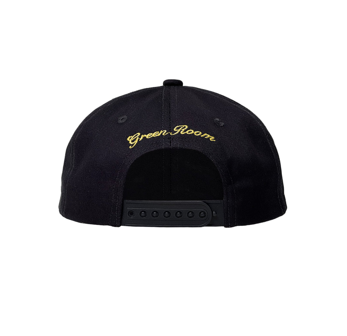  Schwarzer Snapback-Verschluss, darüber in geschwungener gelber Schrift gestickter Text „Green Room“.