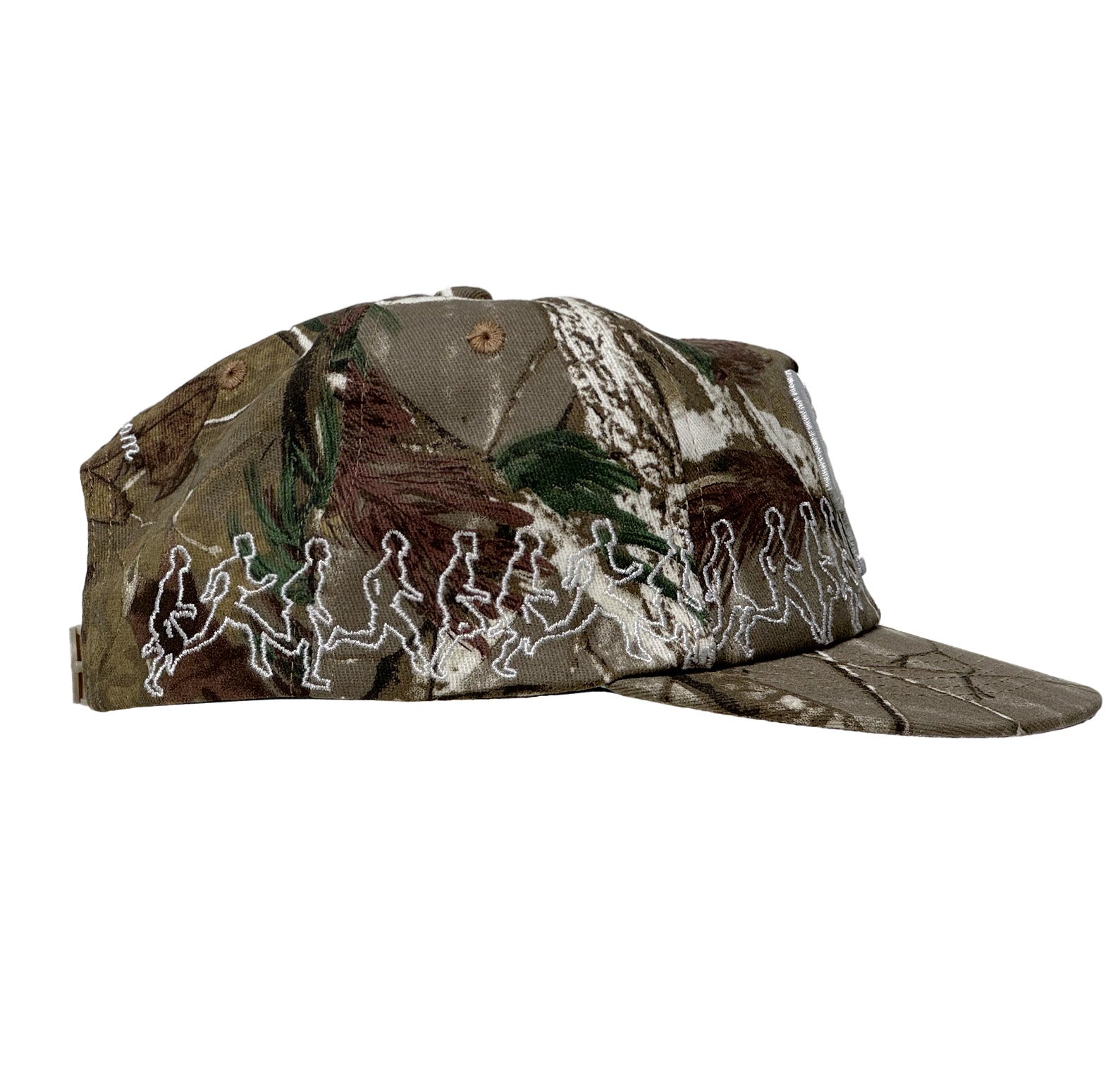 Rechte Seitenansicht zeigt Fortsetzung der Stickgrafik auf der Camouflage-Fläche.